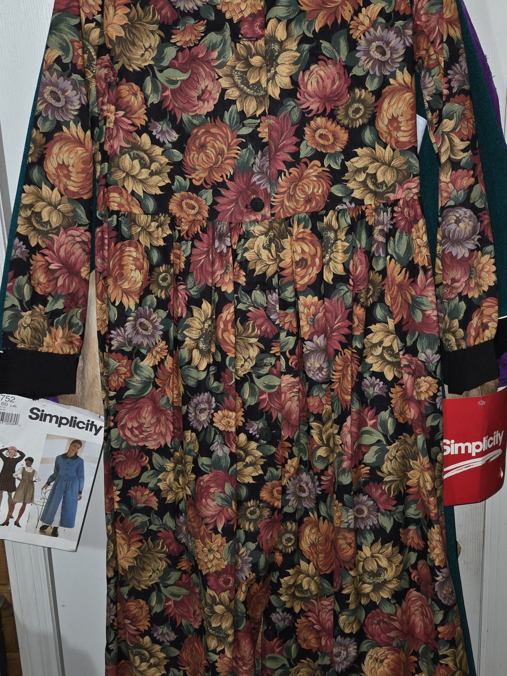 Simplicity Multi-Colored Autumn Floral Long Sleeve Dress
